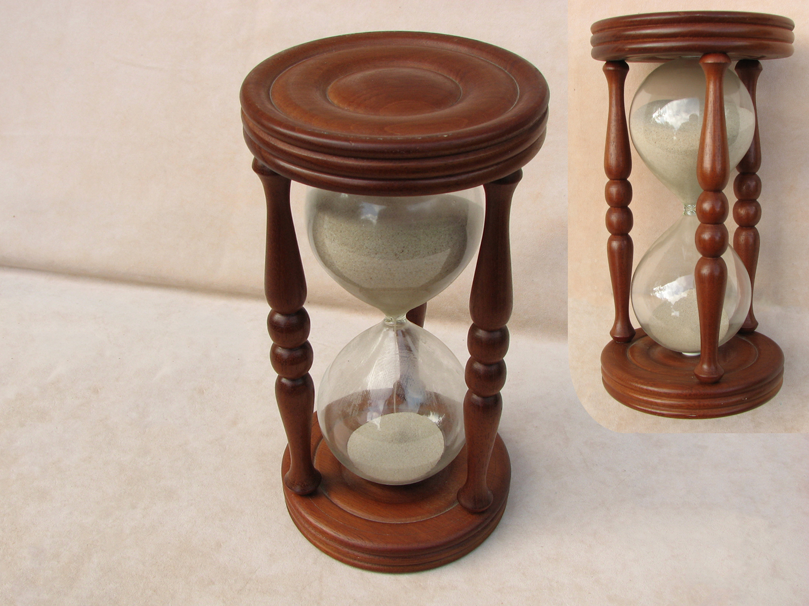 Vintage hourglass in 3 pillar circular hardwood stand